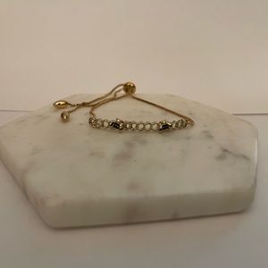 Gold bee & honeycomb slider clasp bracelet